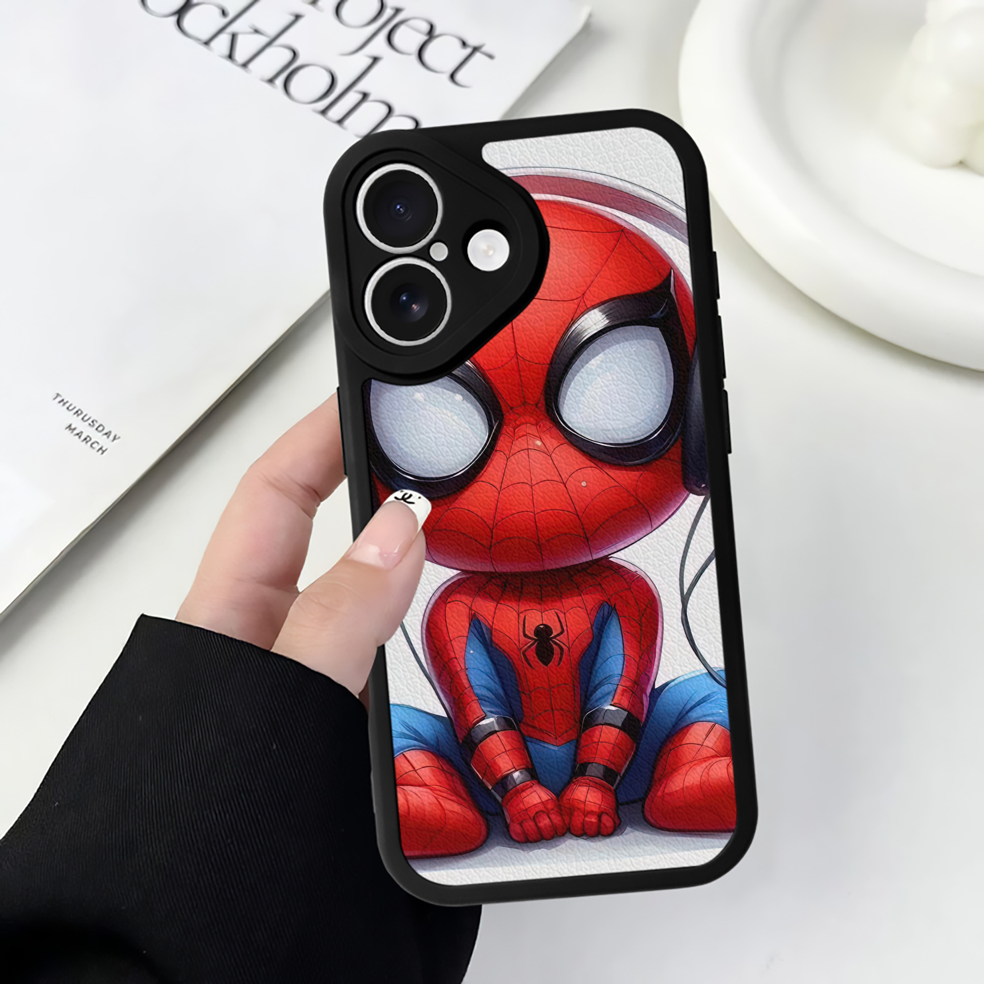（画像用） Spider Man スパイダーマン 【iPhone 16シリーズ対応】シリコンスマホケース（レザー調） 材質：シリコン